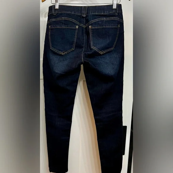 Democracy dark blue jeans size 6 - great color for a dressing up Jean - Picture 2 of 2